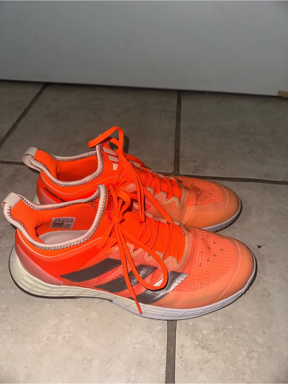 adidas Women’s Bright Orange Athletic Running Shoes with Silver Stripes Size 8.5